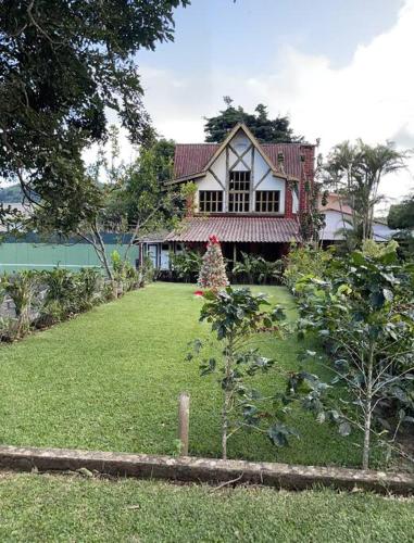 Casa Villas Suizas I cerca de Laberinto de Albania in Apaneca