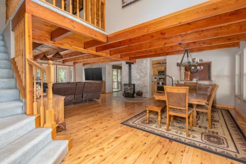 Comfort Pines, Arnold