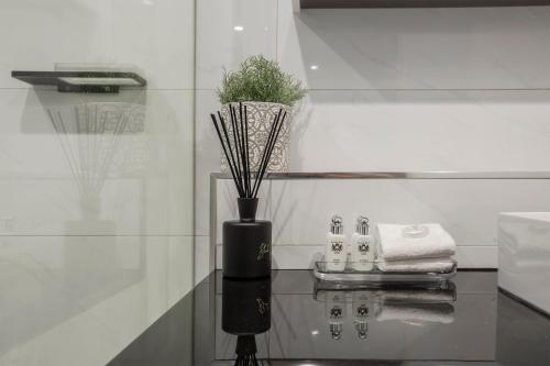 VAQUAY Mon Tresor In Melbourne CBD - image 2