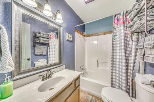 Quaint Cloudcroft Cabin with Stunning Forest Views! - image 2