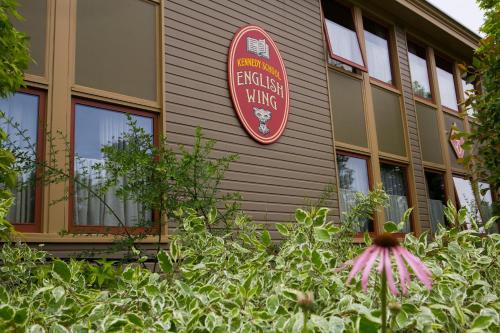 McMenamins Kennedy School