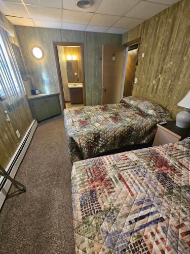 Lewiston Hotel Bar & Grill in Lewiston (MI)