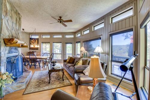 Tree-Top Cabin with Game Room and Mountain Views!