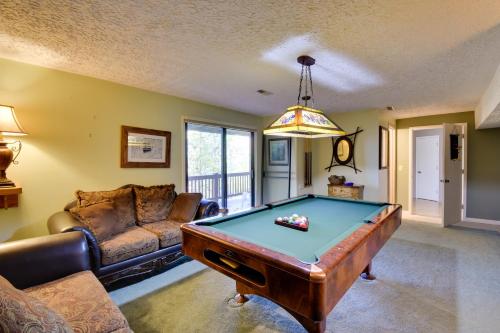 Tree-Top Cabin with Game Room and Mountain Views!