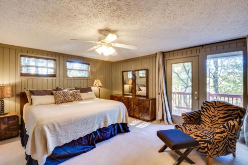 Tree-Top Cabin with Game Room and Mountain Views!