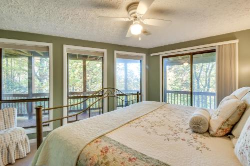 Tree-Top Cabin with Game Room and Mountain Views!