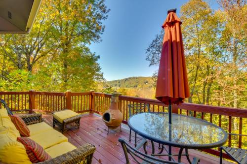 Tree-Top Cabin with Game Room and Mountain Views!