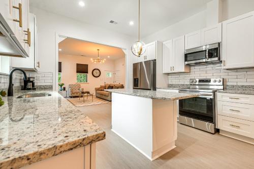 Pet-Friendly Hogansville Home Walk to Downtown! in Hogansville, USA