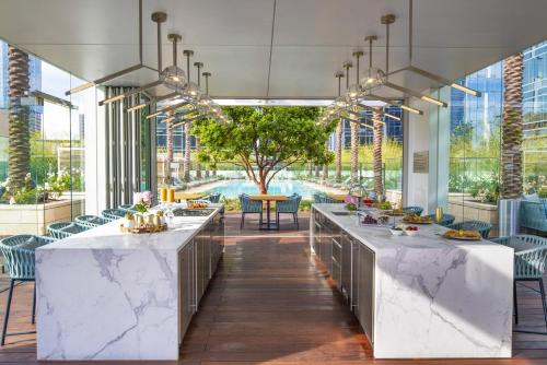 Lavish High-Rise 2bed Apt in the Hearth of Downtown LA, Los Angeles (photo 6)