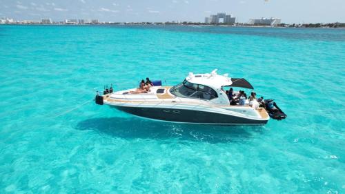 Ocean blue, Cancún (photo 7)