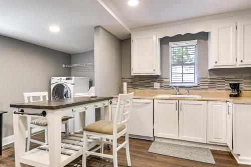 Durham Home with Screened Porch about 3 Mi to Downtown! in Durham, USA