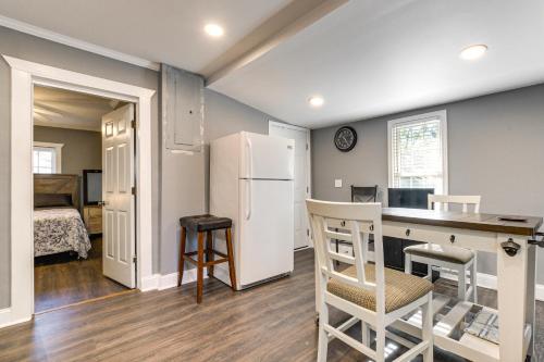 Durham Home with Screened Porch about 3 Mi to Downtown! in Durham, USA