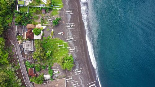The Hidden Escapes Amed- 2BR Beachfront Villa with Direct Beach Access