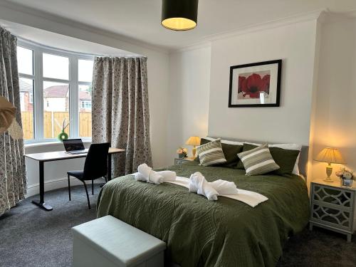 Very Spacious 4 Bedroom Detached with a Large Private Drive Parking up to 3 Vans or 4 Cars Very Spacious 4 Bedroom Detached with a Large Private Drive Parking up to 3 Vans or 4 Cars