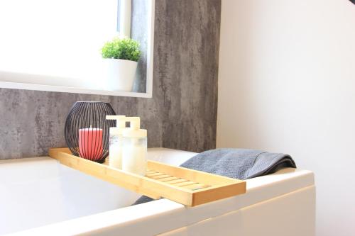 Very Spacious 4 Bedroom Detached with a Large Private Drive Parking up to 3 Vans or 4 Cars Very Spacious 4 Bedroom Detached with a Large Private Drive Parking up to 3 Vans or 4 Cars