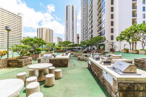 Stylish Stay at Waikiki, Close to Beach, Parking