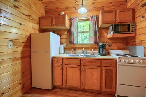 Blue Rose Cabins - Cupids Cabin in Logan, USA