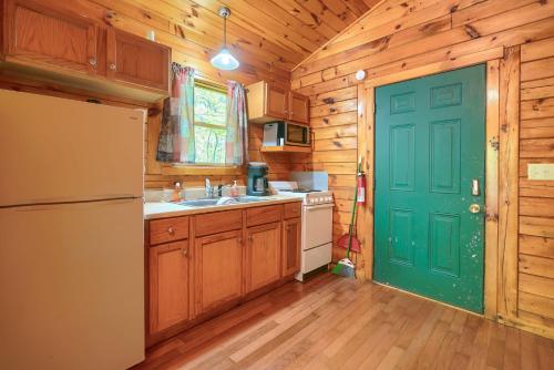 Blue Rose Cabins - Cupids Cabin in Logan, USA