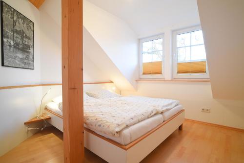 Hof Köhne - Altes Bauernhaus - Wohnung Dachstube links (Hof Kohne - Altes Bauernhaus - Wohnung Dachstube links) in Schmallenberg Town Center