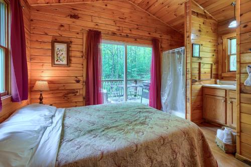 Blue Rose Cabins - Lovebirds Cabin in Logan, USA