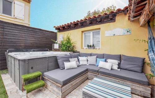 Amazing Home In Lignan-sur-orb With Outdoor Swimming Pool - Location saisonnière - Lignan-sur-Orb