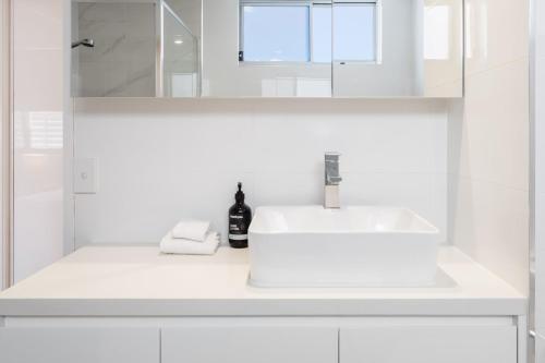 Three-Bedroom Apartment with Ocean View image 7