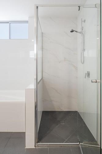 Three-Bedroom Apartment with Ocean View image 4