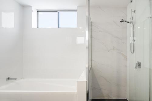 Three-Bedroom Apartment with Ocean View image 8