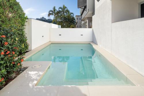 Three-Bedroom Apartment with Ocean View image 2