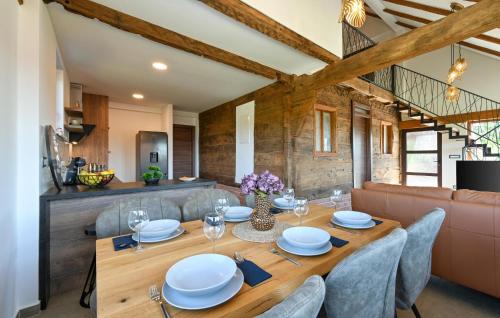 virtuve, Gorgeous Home In Mace With Sauna in Sv. Kriz Zacretje