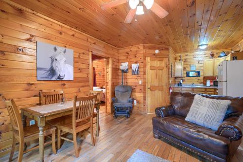 Blue Rose Cabins - Pine Ridge Cabin in Logan, USA