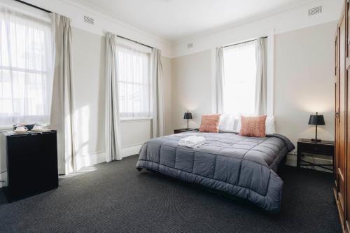 Cama, Hotel Gosford in Costa Central