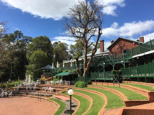 Kert, Mundaring Weir Hotel in Mundaring