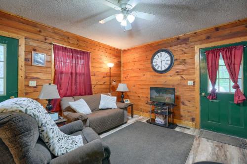 Blue Rose Cabins - Rosebud Cabin - image 11