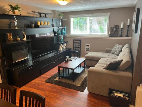 Cozy and modern 3 bedroom in central location! in Victoria, Canada