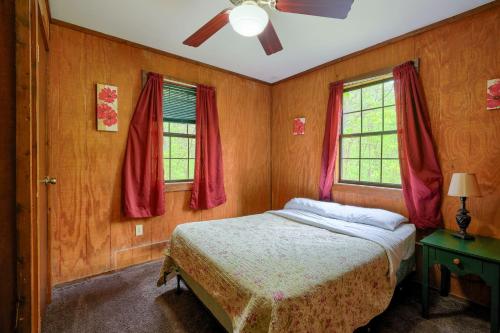 Blue Rose Cabins - Rosewood Cabin in Logan, USA