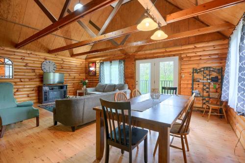 Удобства, Blue Rose Cabins - Rosewood Cabin in Blackjack