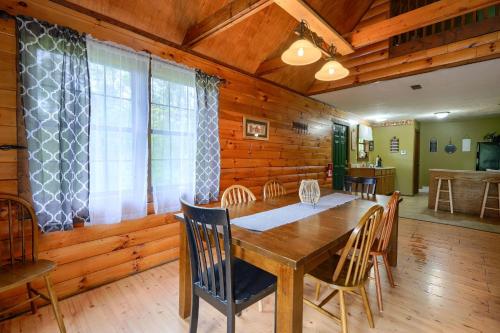 Удобства, Blue Rose Cabins - Rosewood Cabin in Blackjack