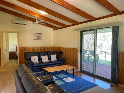 Kismet Riverside Lodge in Howlong