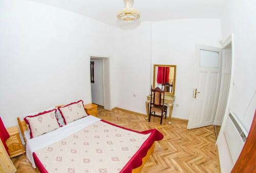 Central GuestHouse Five Corners - image 5