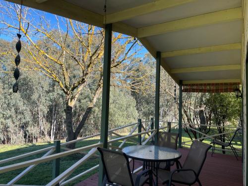 Erkély/terasz, Kismet Riverside Lodge in Howlong