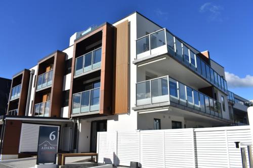 6 on Adams, Mount Maunganui