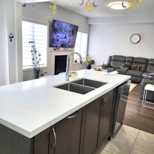 Spacious 4 Bedroom House in Angus in Essa (ON)