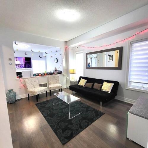 Spacious 4 Bedroom House in Angus in Essa (ON)
