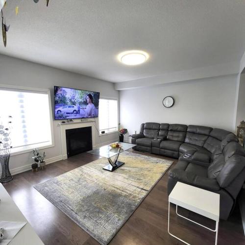 Spacious 4 Bedroom House in Angus in Essa (ON)