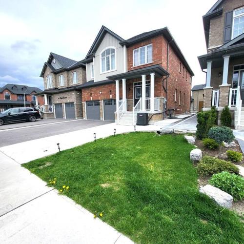 Spacious 4 Bedroom House in Angus in Essa (ON)