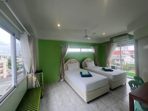 room detail thumbnail 0