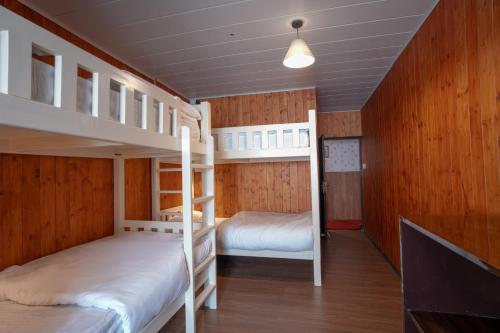 4 bunk beds