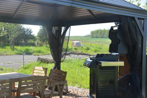 大人数の家族旅行に！BBQ/シアタールーム/カラオケ/日本庭園, Furano (photo 10)