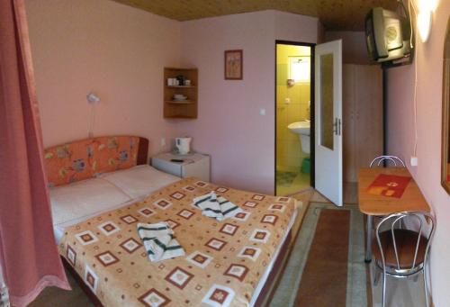 1 queen bed